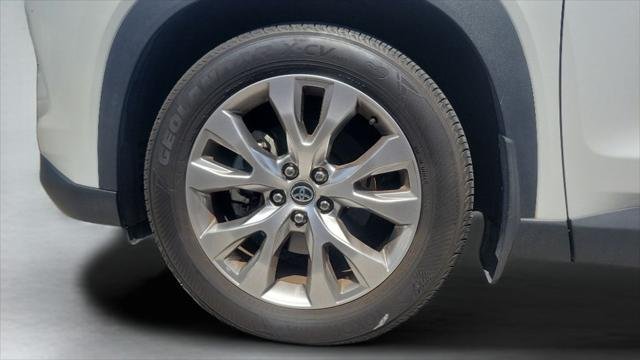 Certified Used 2024 WIND CHILL PEARL Toyota  image 4