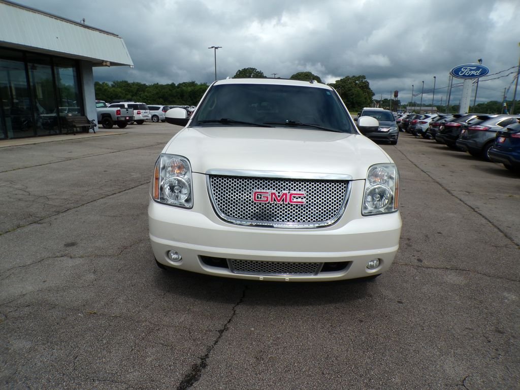 Used 2013 White Diamond Clearcoat GMC Denali image 2