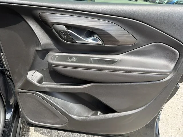 Used 2022 Black GMC SLE image 22