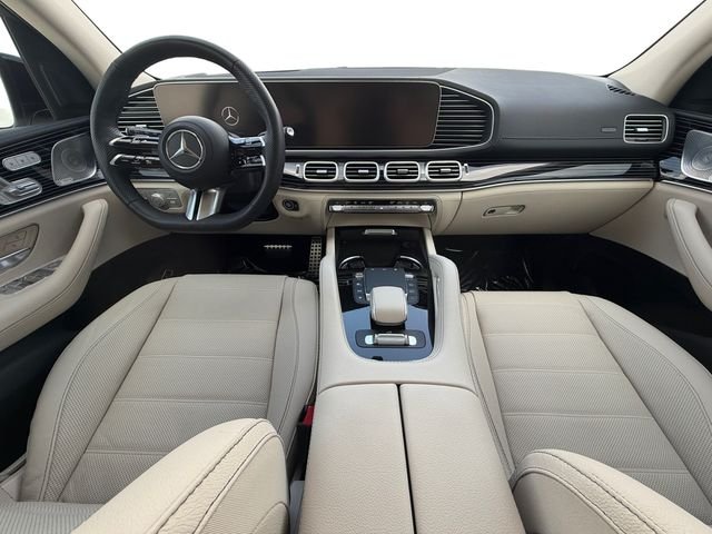 Used 2024  Mercedes-Benz GLS 580 image 12