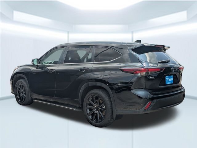 Used 2024 Black Toyota XLE image 3