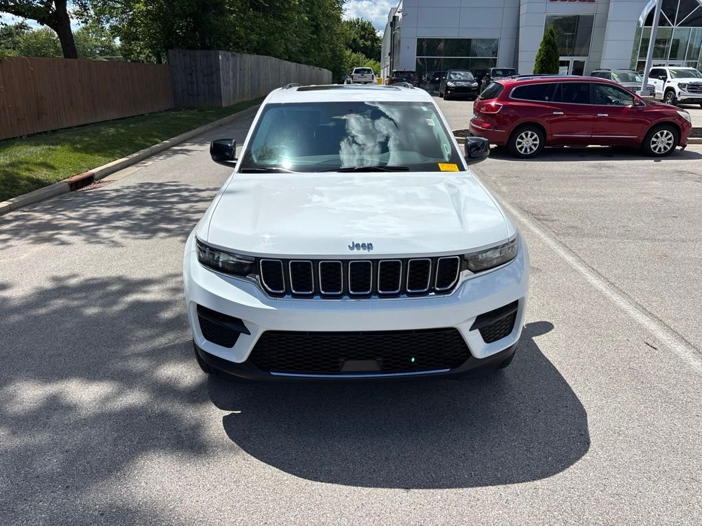 Used 2023 White Jeep Laredo image 8