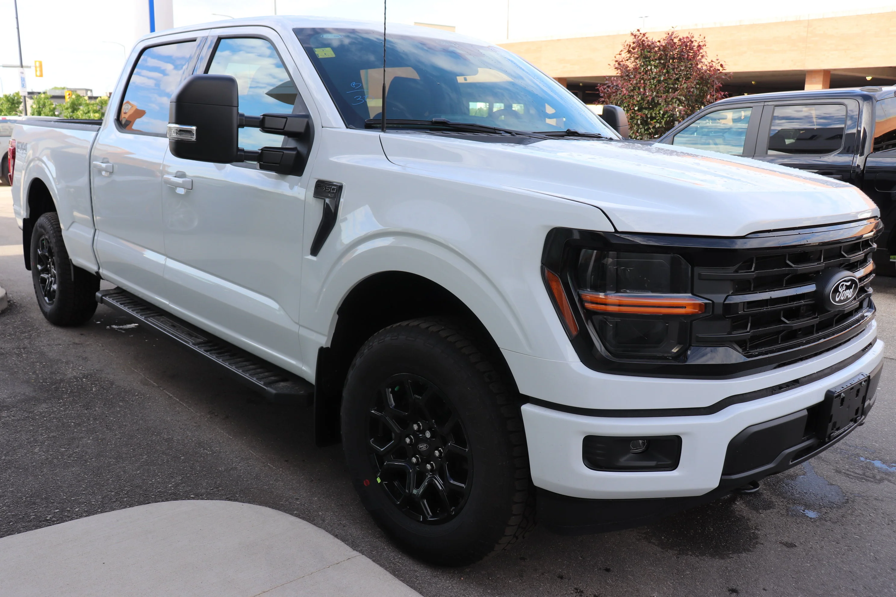 New 2026 OXFORD WHITE Ford XLT image 4
