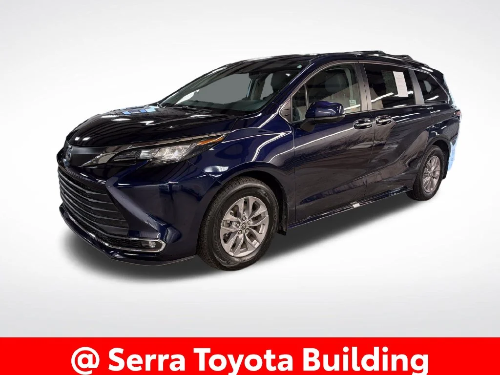 Certified Used 2022  Toyota XLE image 1