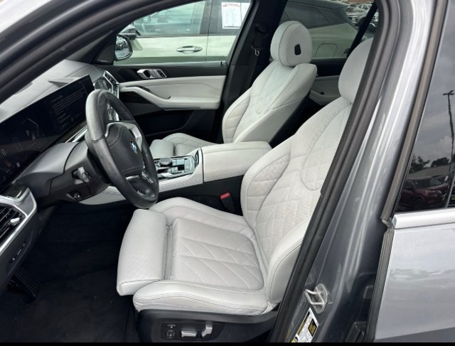 Used 2024 Gray Metallic BMW xDrive40i image 2