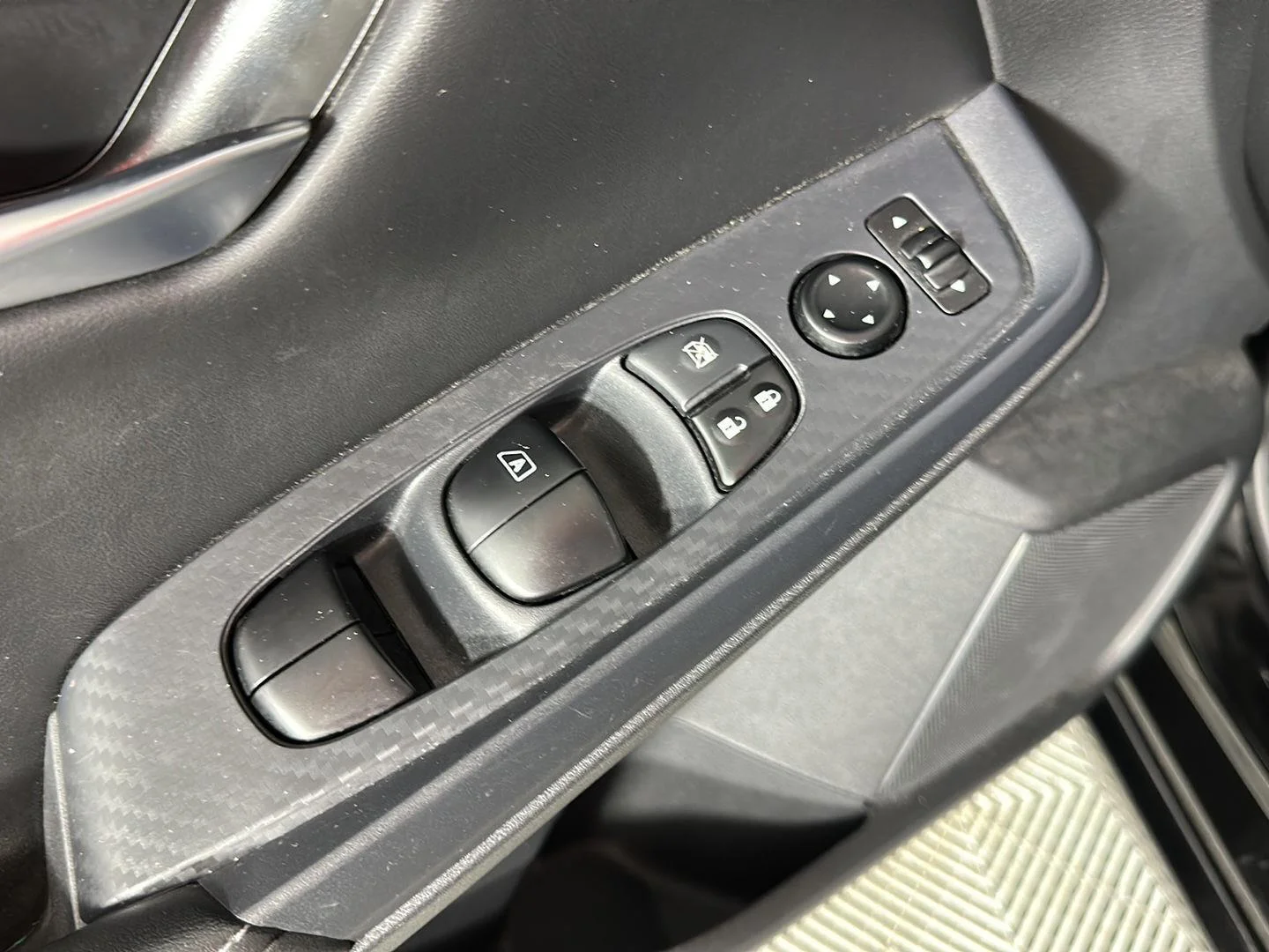 Used 2023 Super Black Nissan SV image 16