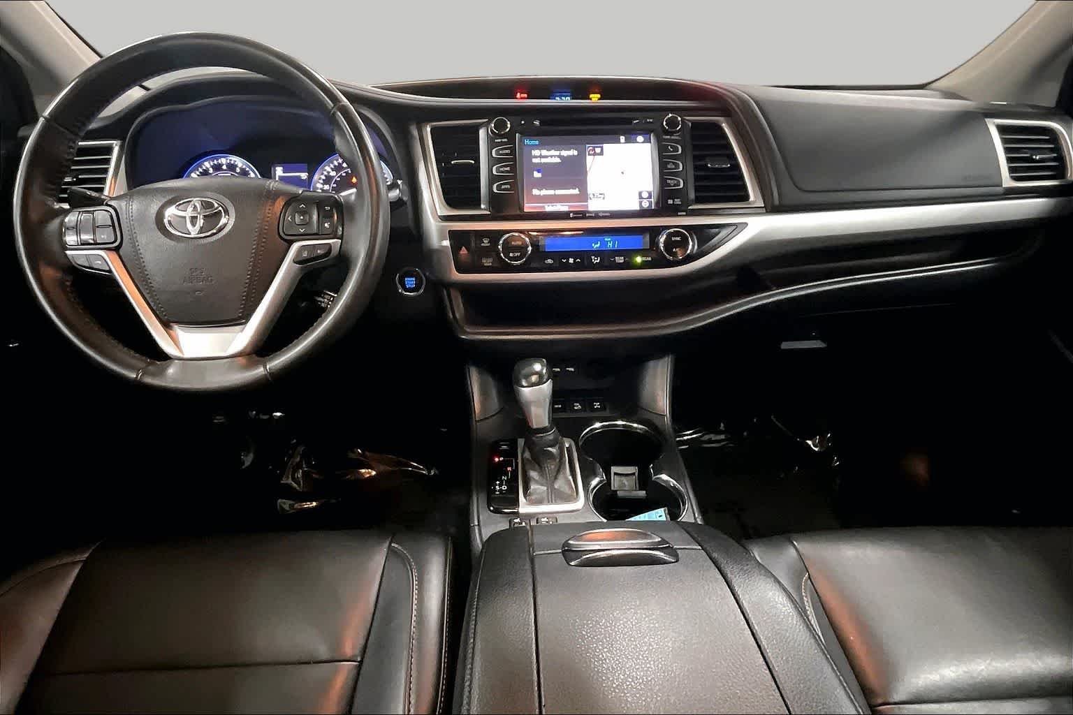 Used 2019 Blizzard Pearl Toyota XLE image 16