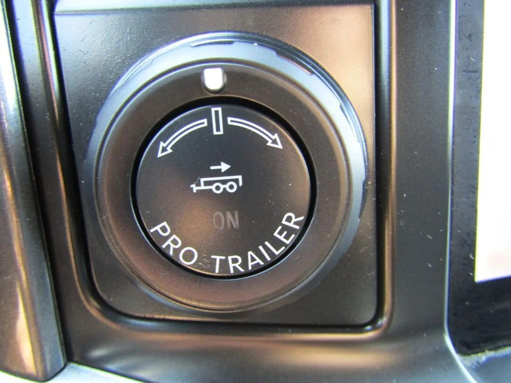 Used 2023 Agate Black Metallic Ford XLT image 27