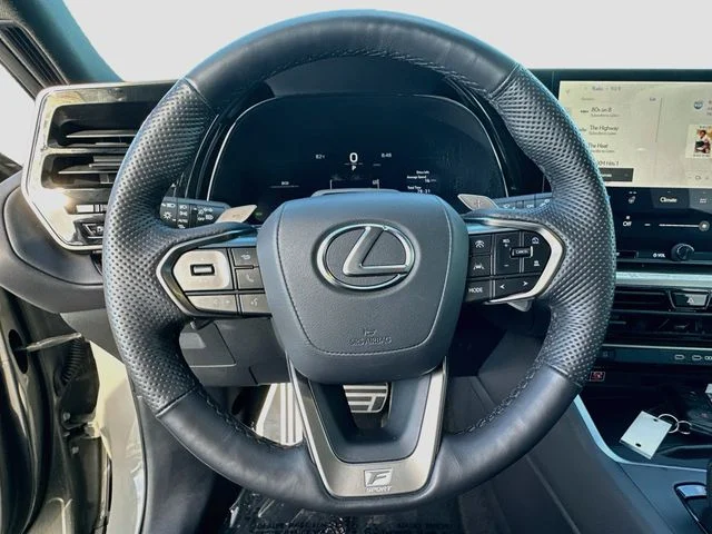 Used 2025  Lexus 350 F SPORT Handling image 11