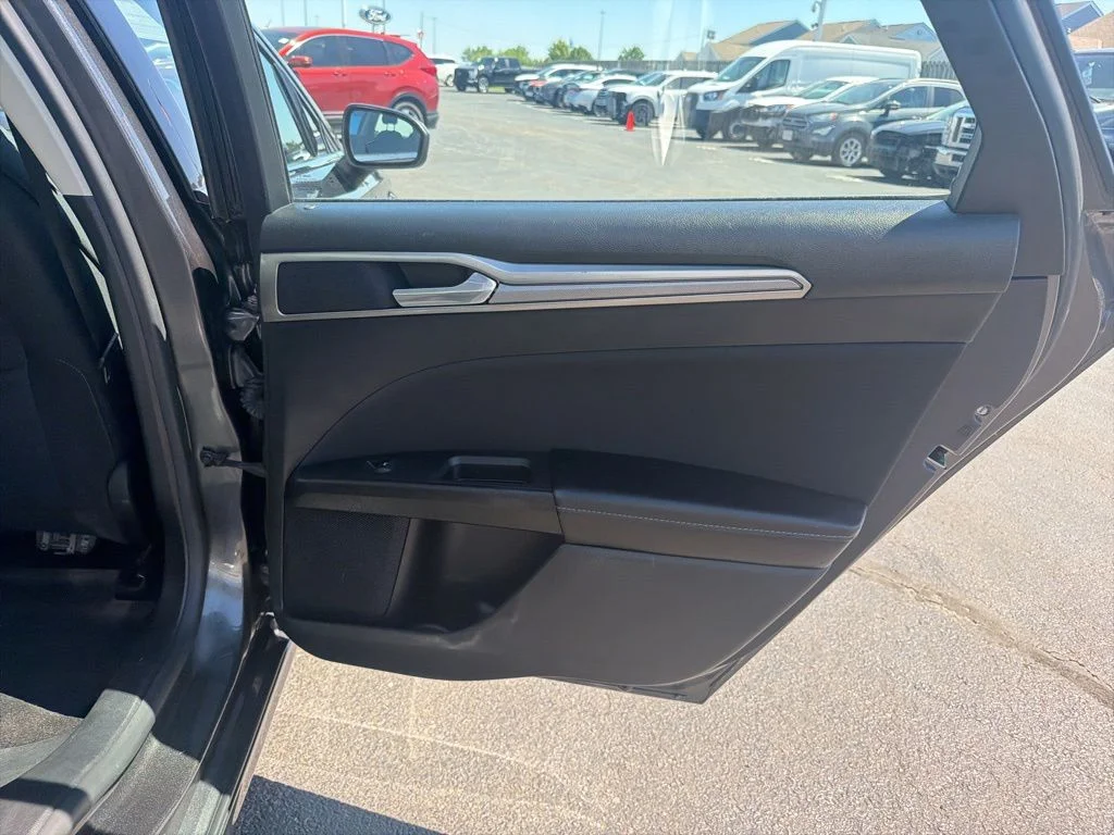 Used 2019 Gray Ford SE image 44