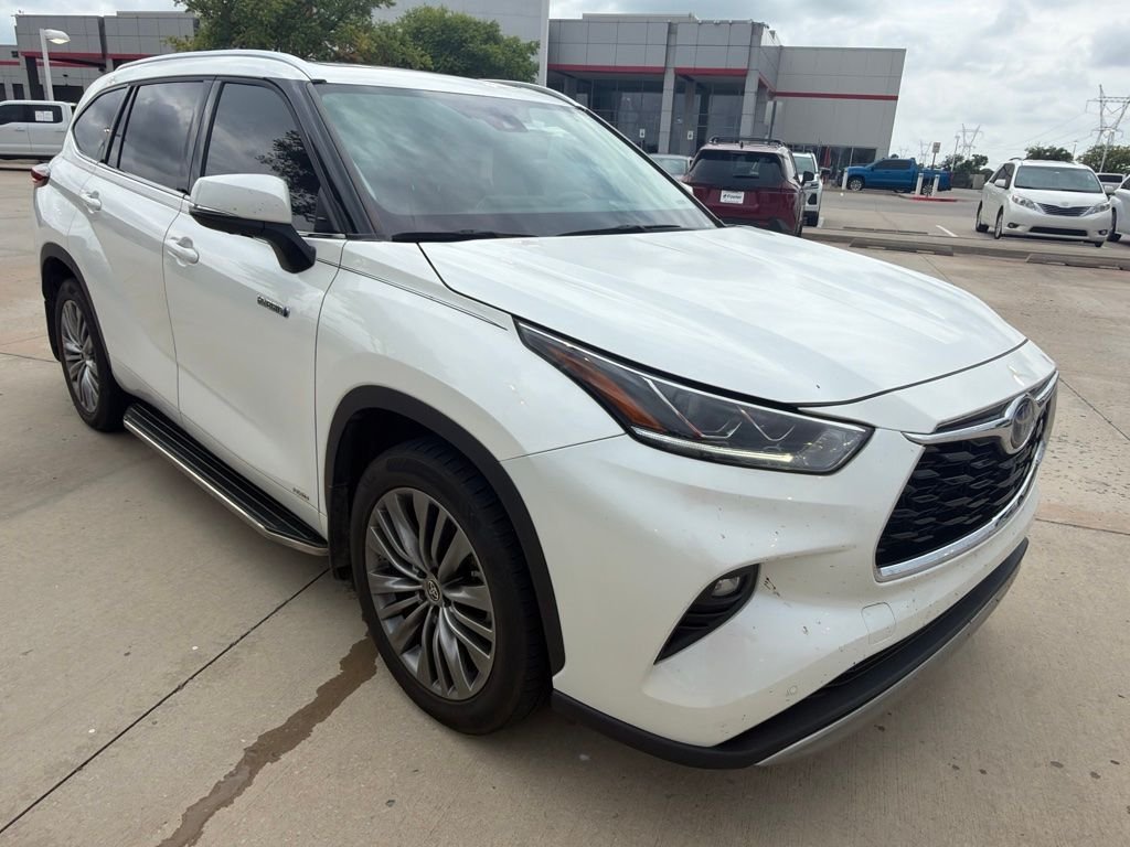 Used 2021 White Toyota Platinum image 3