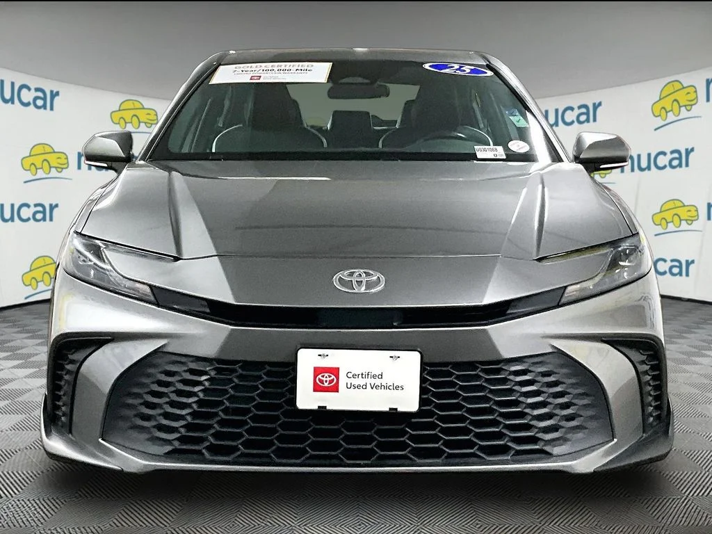 Used 2025  Toyota SE image 2