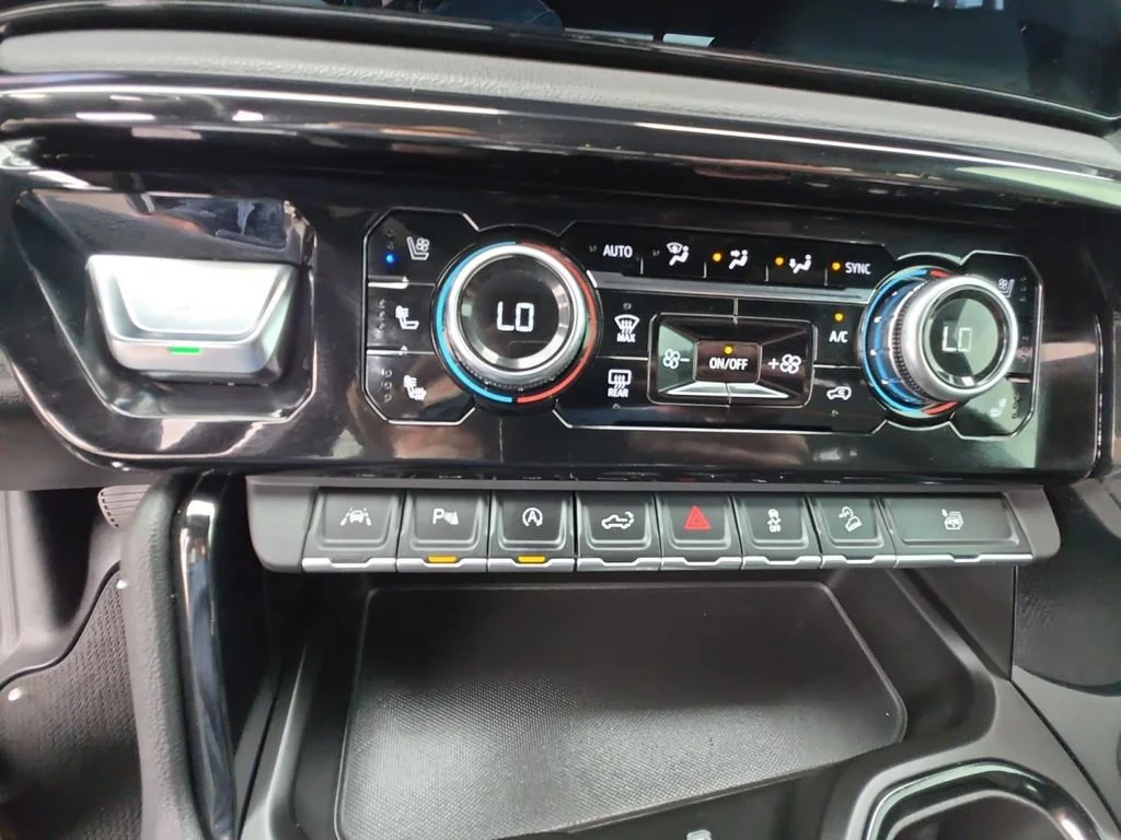 Certified Used 2022 QUICKSILVER METALLIC GMC AT4 image 17