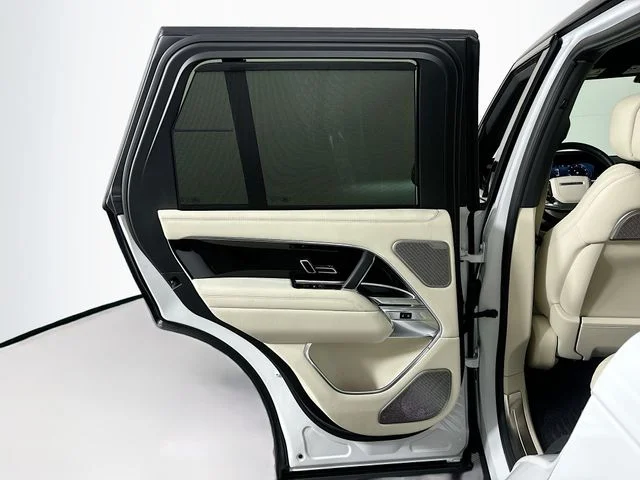 Used 2025 White Land Rover Autobiography image 23