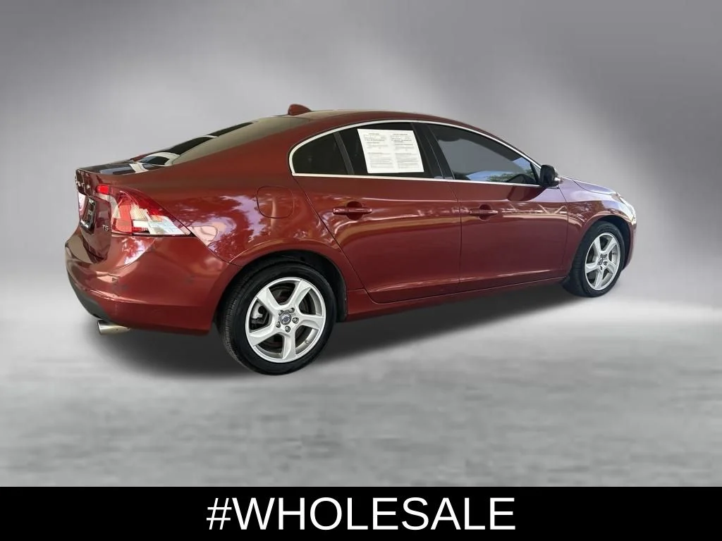 Used 2013  Volvo  image 3