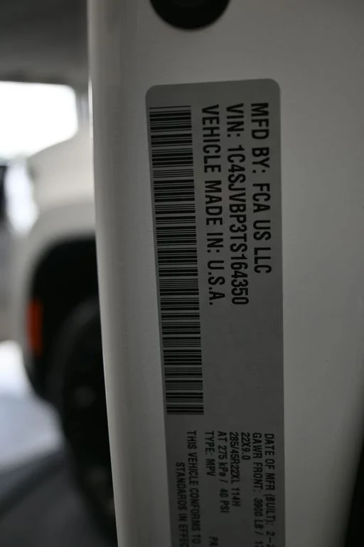 New 2026 Bright White Clear-Coat Exterior Paint Jeep Limited Reserve image 22