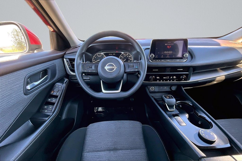 Used 2023 Red Nissan SV image 4