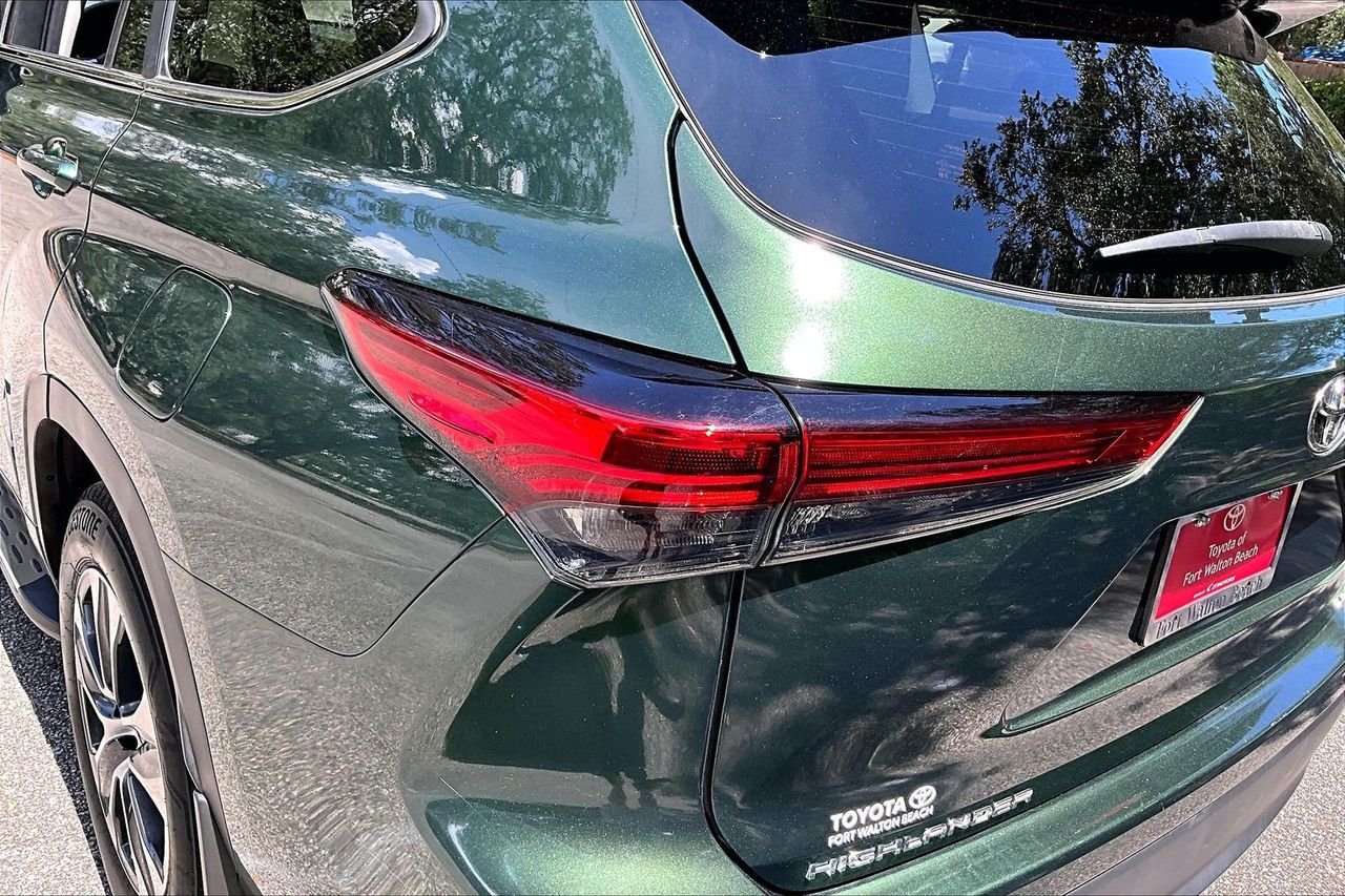 Used 2023  Toyota XLE image 20
