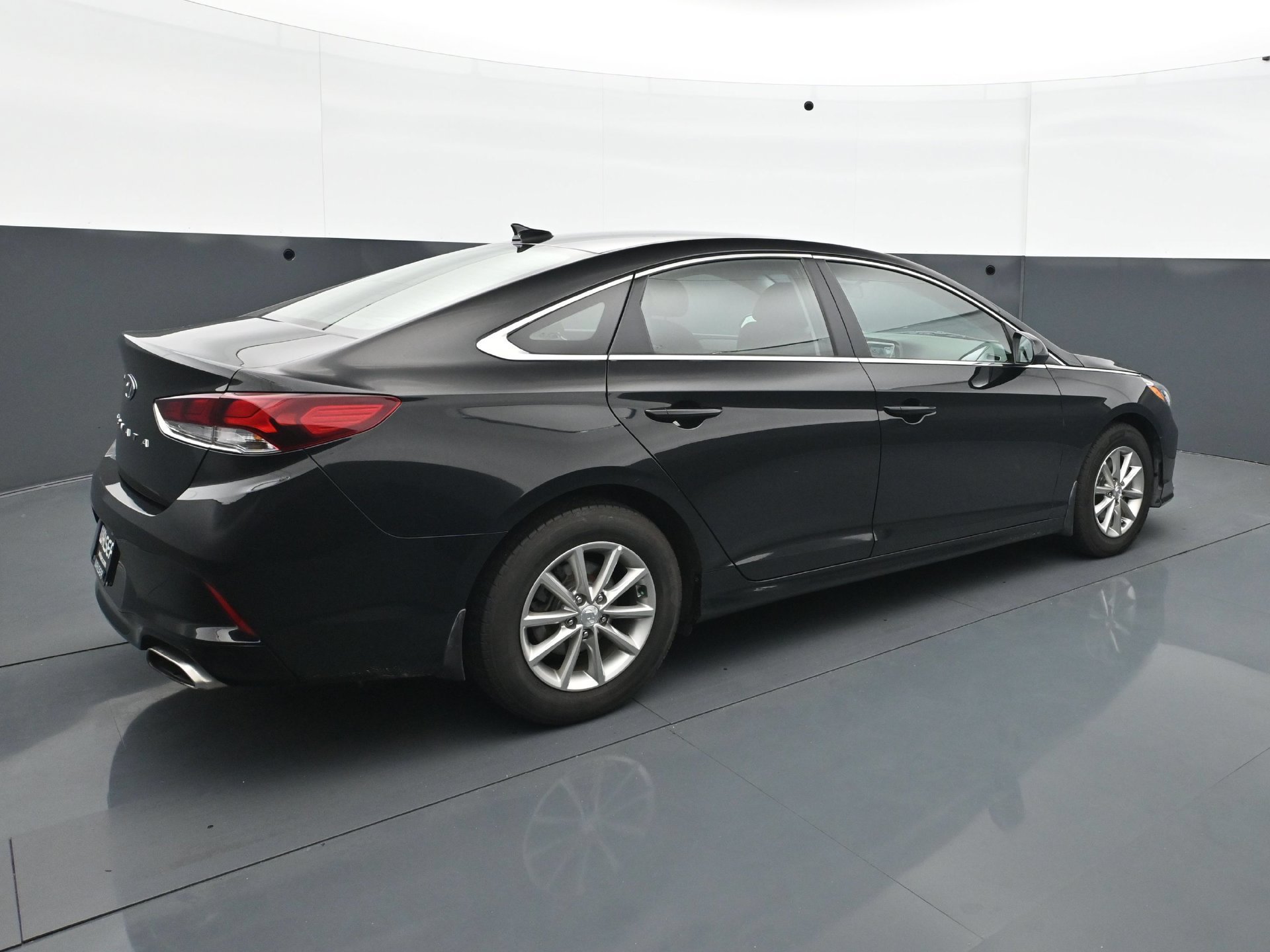 Used 2019 Phantom Black Hyundai SE 2.4L image 6