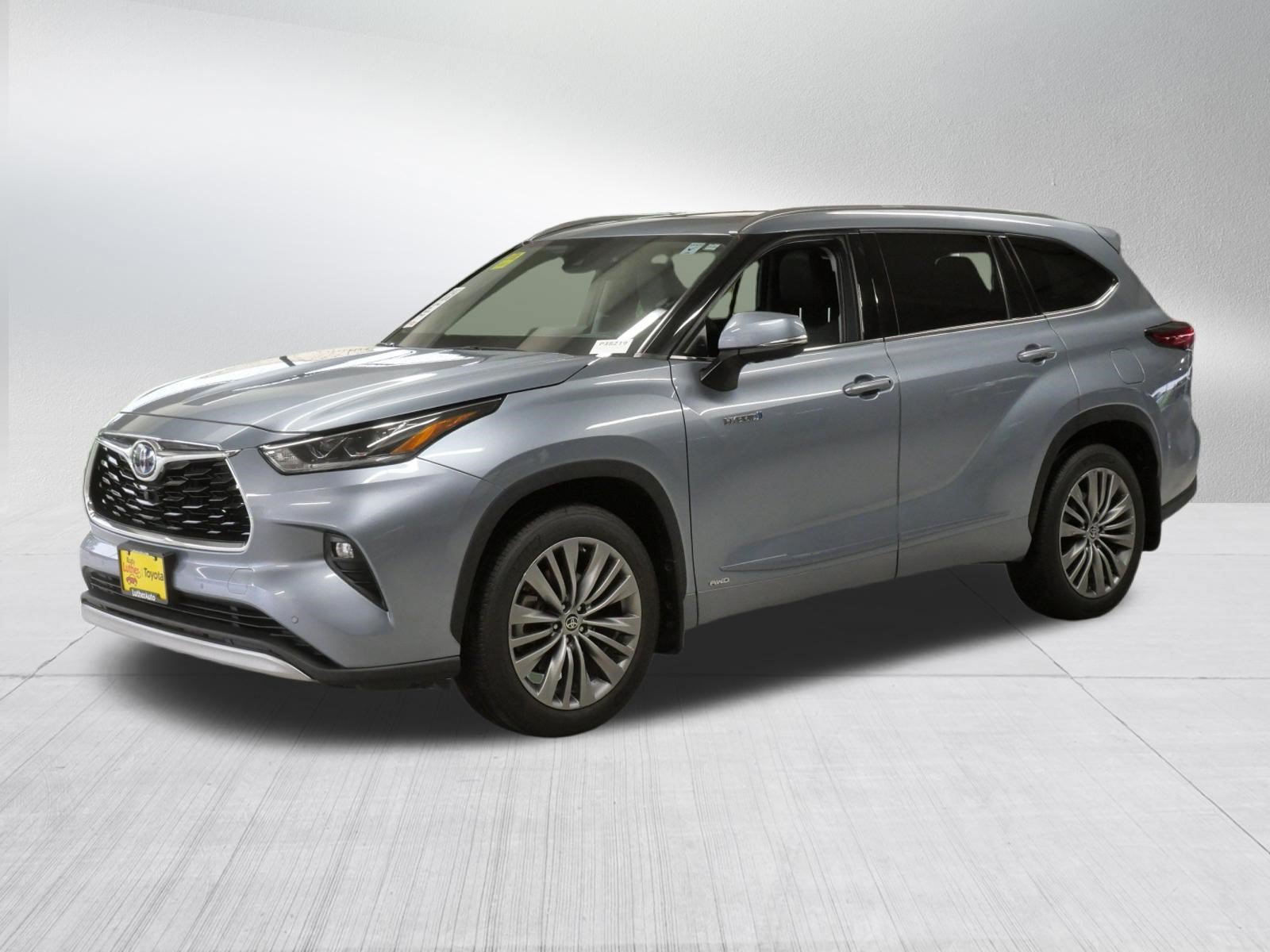 Certified Used 2020 Moon Dust Toyota Hybrid Platinum image 3