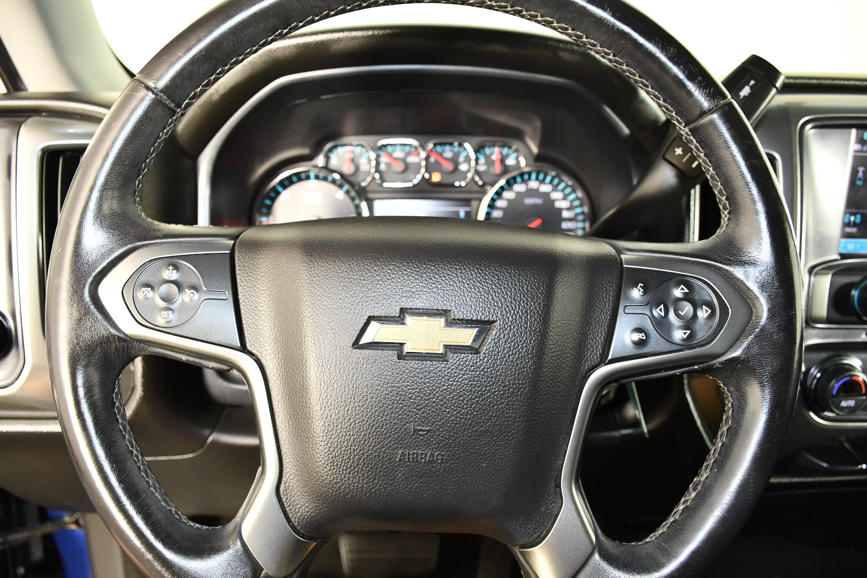 Used 2018 Deep Ocean Blue Metallic Chevrolet LT image 22