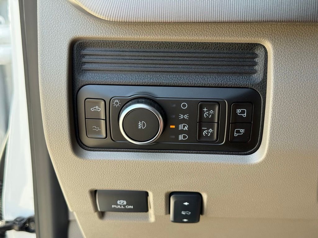 New 2026 Star White Metallic Tri-Coat Ford F-250® Platinum® image 13