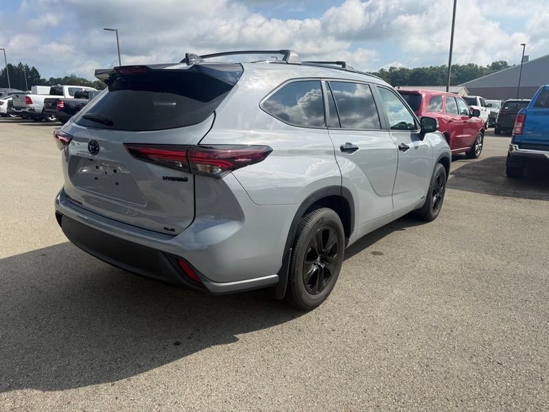 Used 2024  Toyota XLE image 16