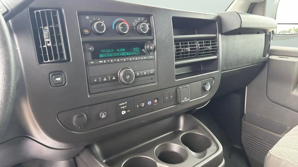 Used 2025 Summit White Chevrolet 1LT image 22