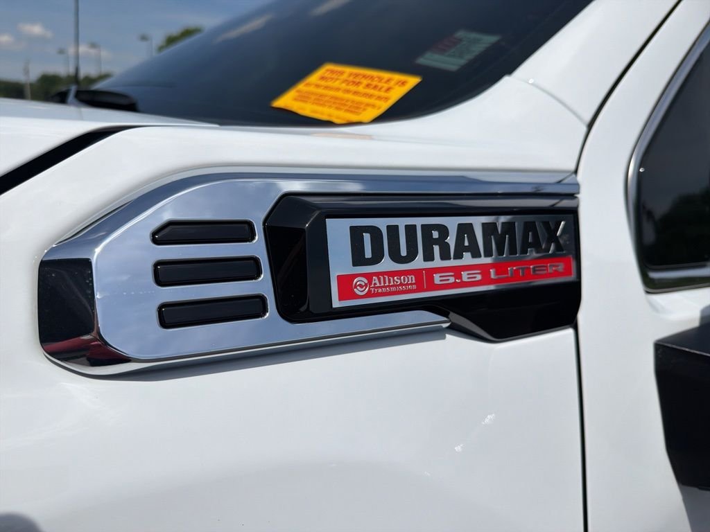 Used 2025 White GMC Denali image 11