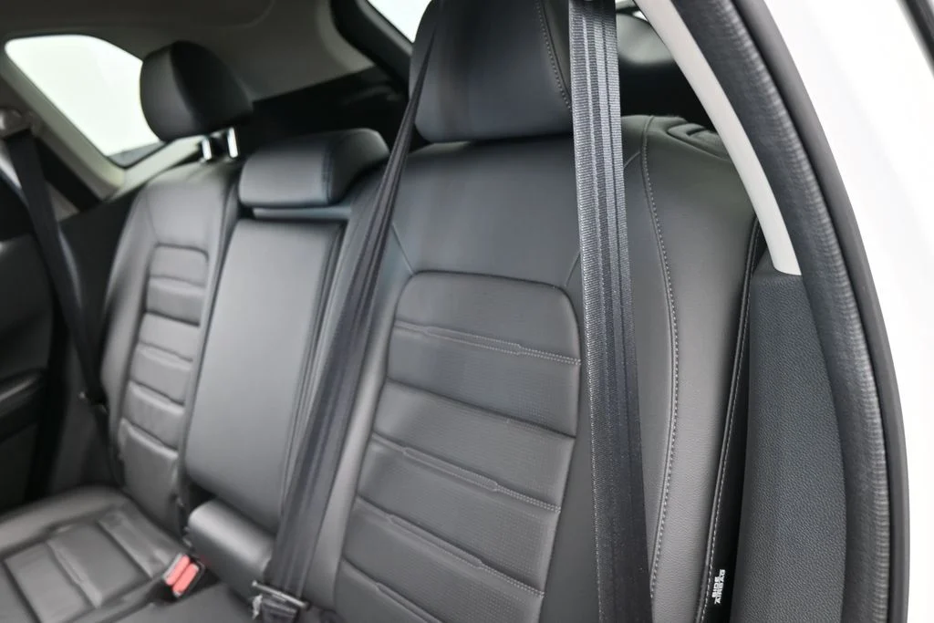 Used 2024 White Honda EX-L image 33