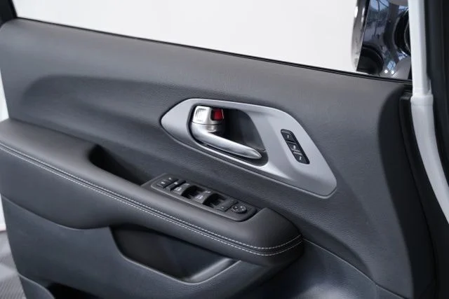 2025 Chrysler Pacifica Select - Photo 17