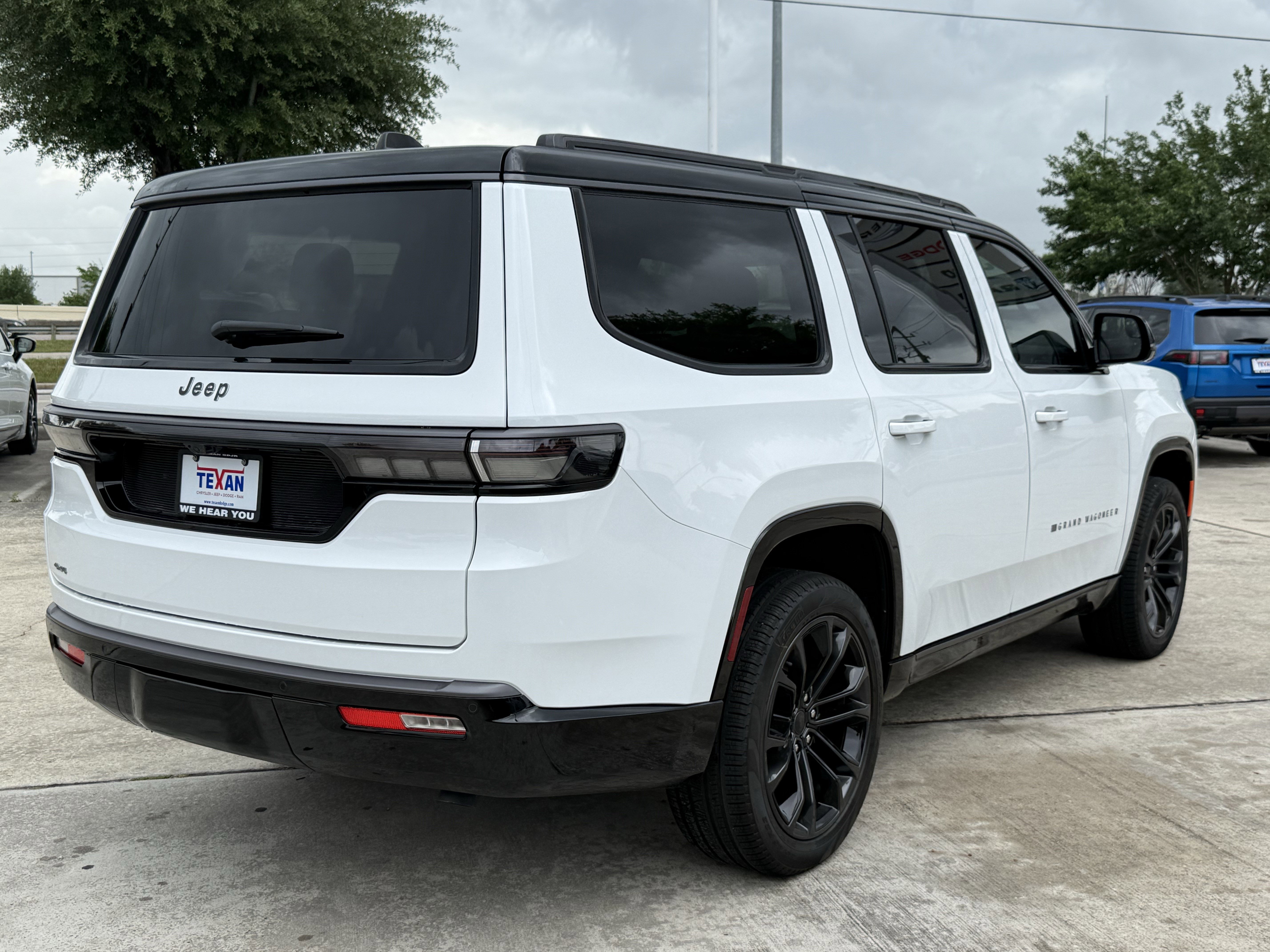 New 2026 Bright White Clearcoat Jeep Summit Obsidian image 4
