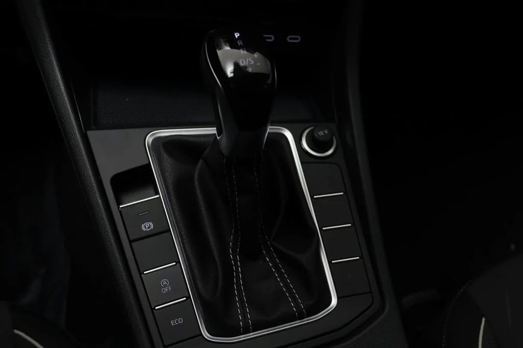 New 2026 Pure White Volkswagen 1.5T Sport image 12