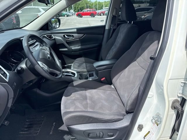 Used 2016 White Nissan SV image 26