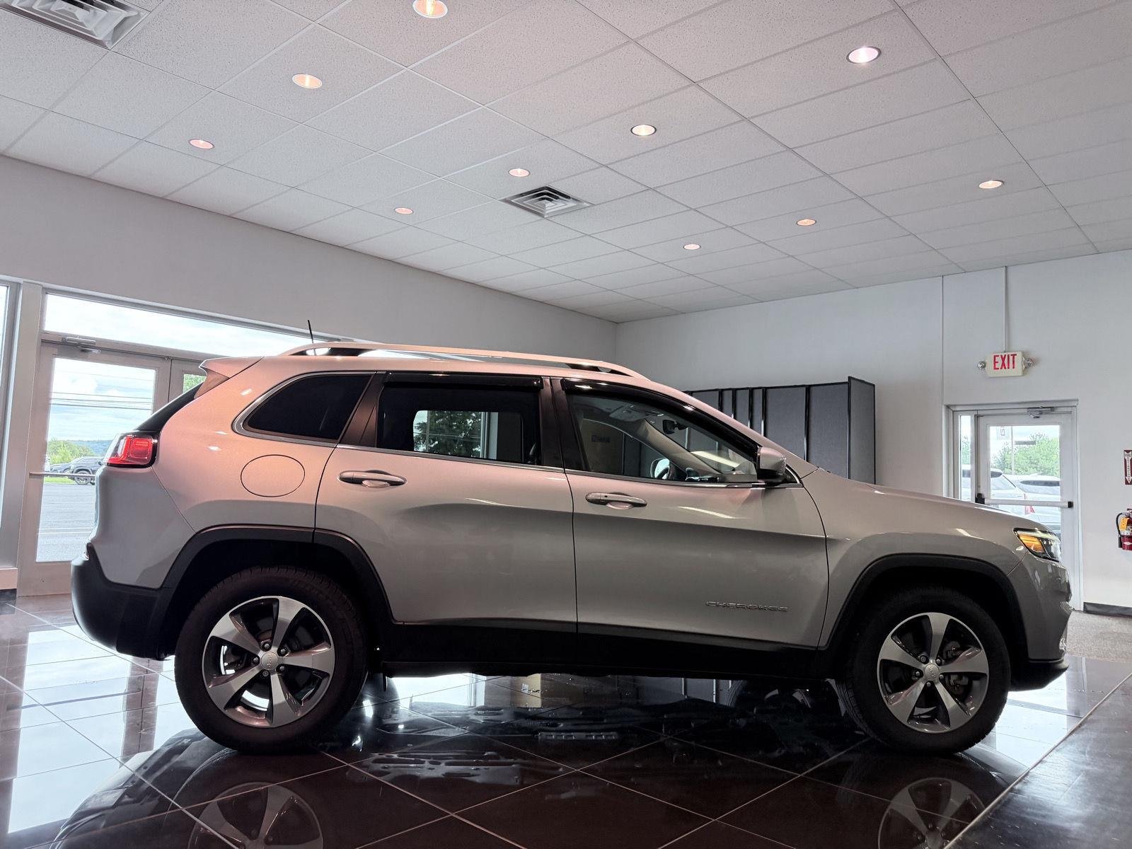 Used 2019 Billet Silver Metallic Clearcoat Jeep Limited image 15