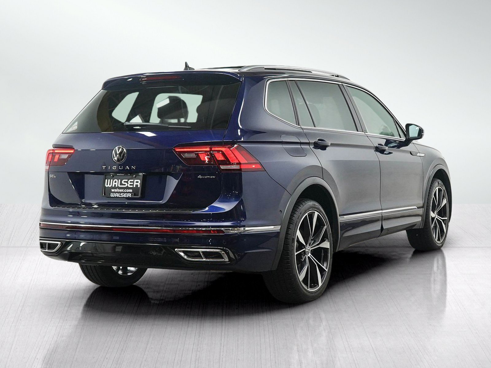 Used 2024  Volkswagen SEL R-Line image 5