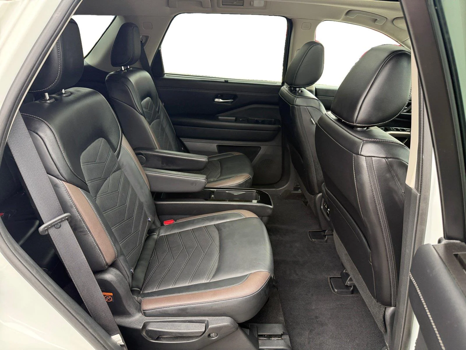 Used 2023  Nissan Platinum image 15