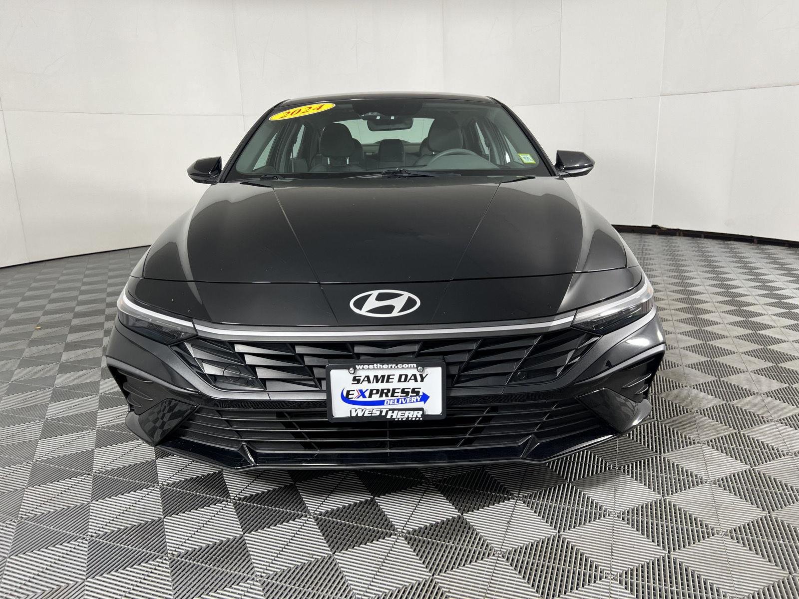 Used 2024 Abyss Black Hyundai SE image 15