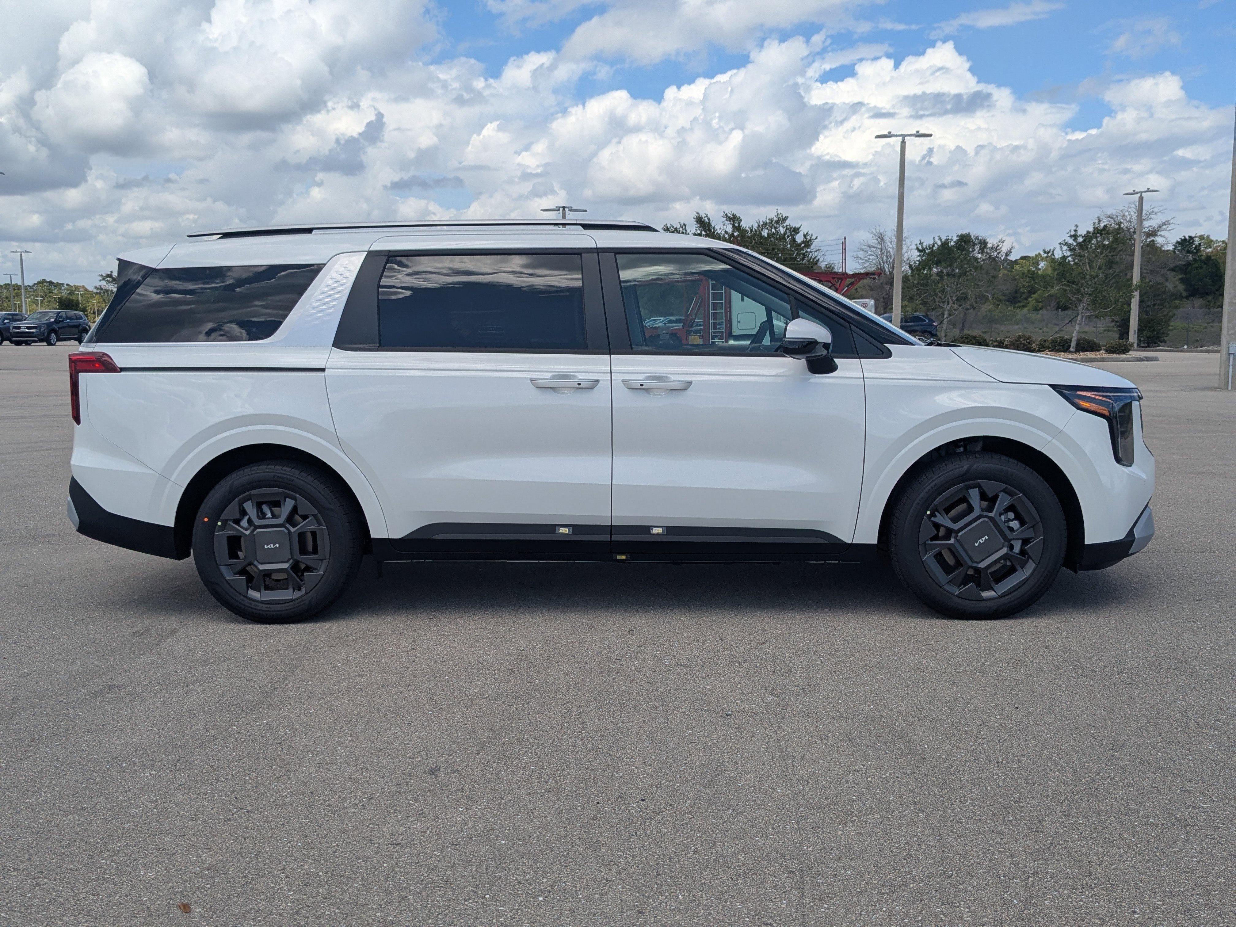 New 2026 Snow White Pearl Kia EX image 4