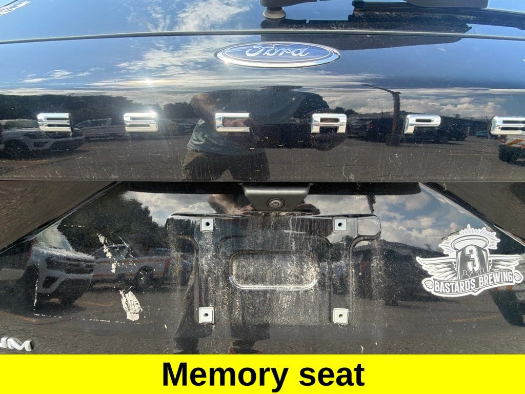 Used 2022 Black Metallic Ford Titanium image 11