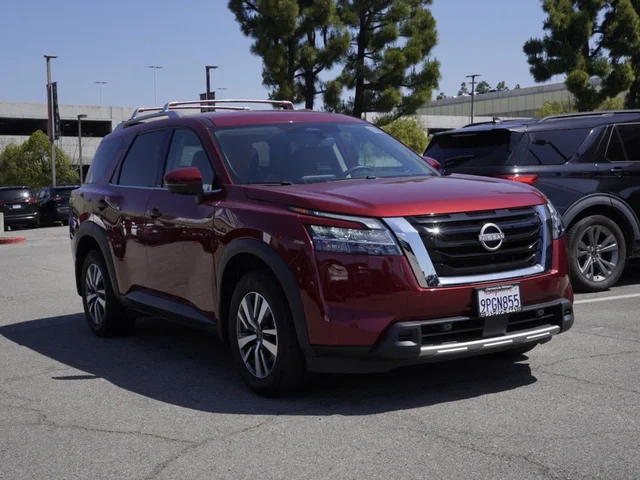2024 Nissan Pathfinder SL