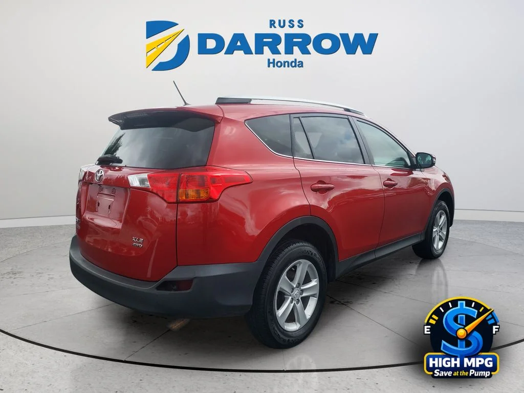 Used 2014 Red Toyota XLE image 5