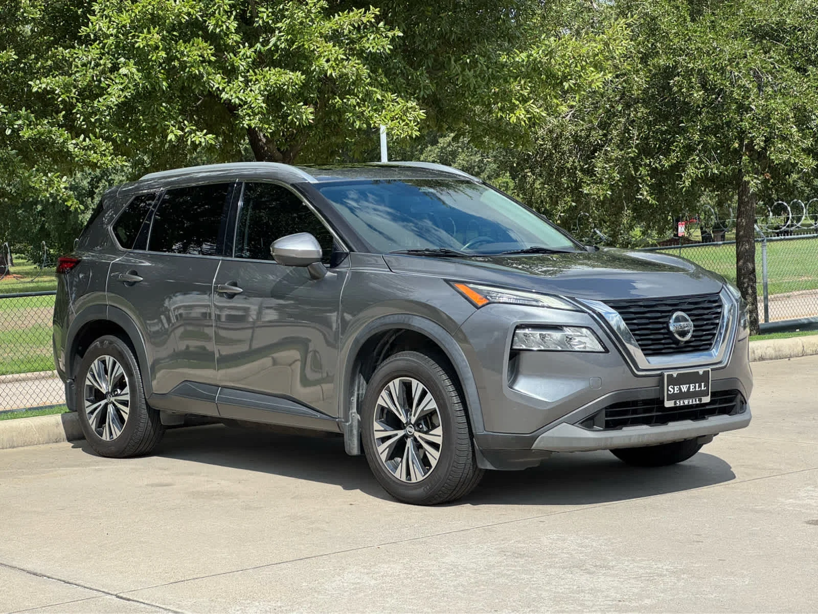 Used 2021 Gun Metallic Nissan SV image 4