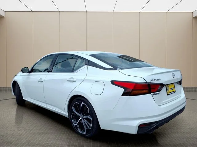 Used 2024 White Nissan 2.5 SR image 8