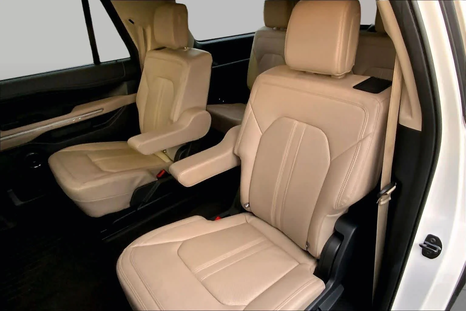 Used 2023 Star White Metallic Tri-Coat Ford Limited image 20