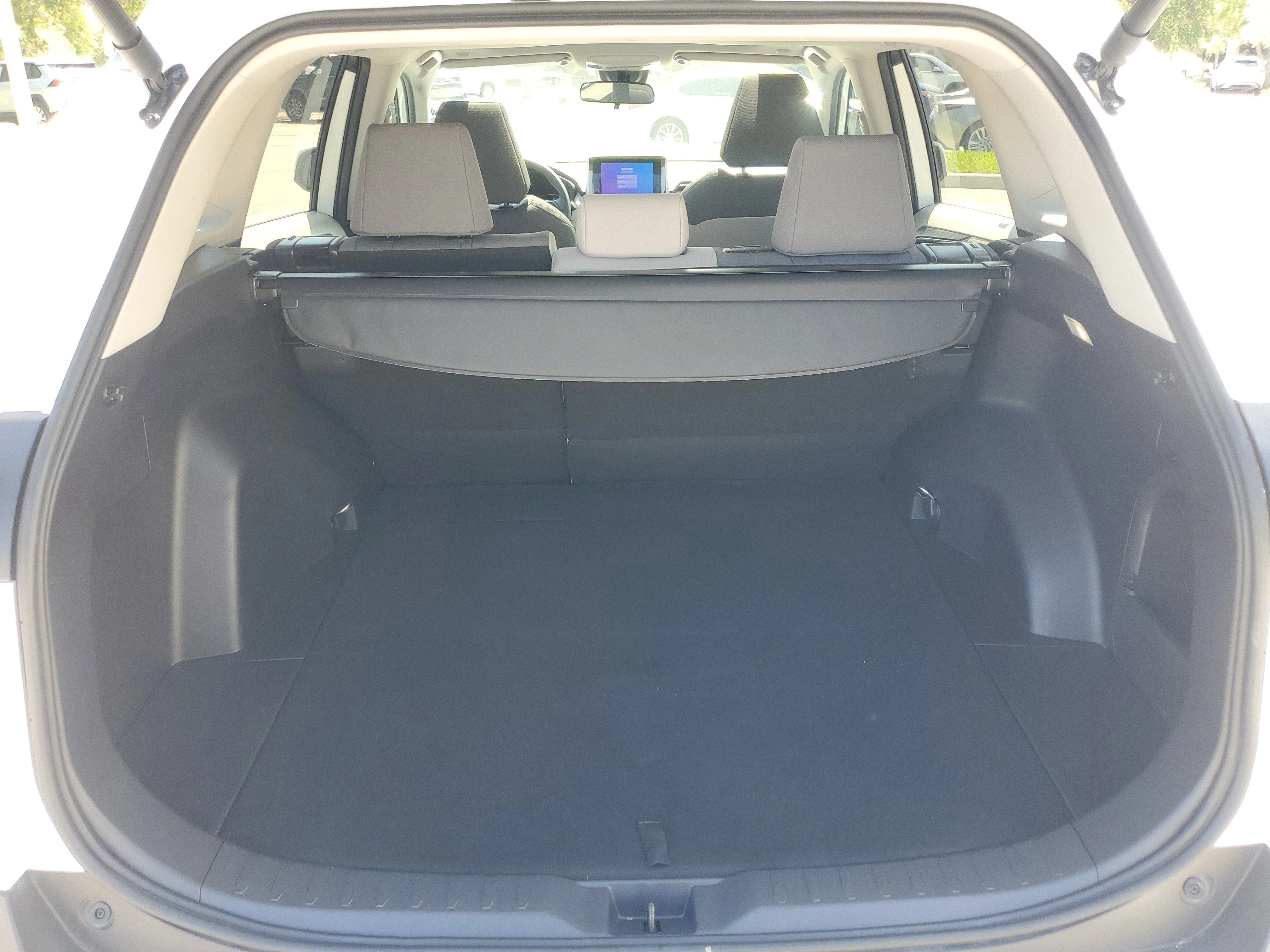 Used 2024 Ice Toyota Hybrid XLE image 9