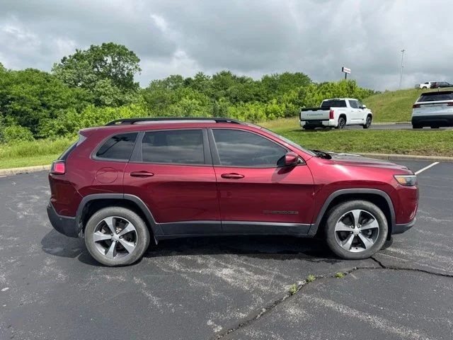 Used 2019 Velvet Jeep Limited image 2