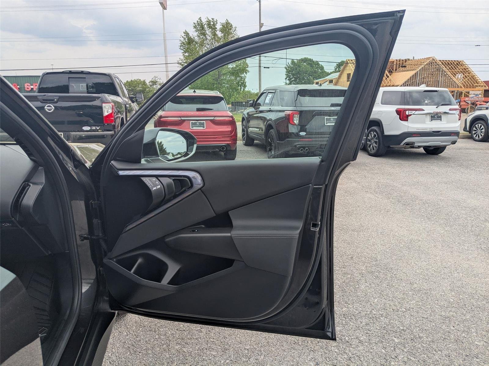 Used 2025 Dark Graphite Metallic BMW 30 xDrive image 31
