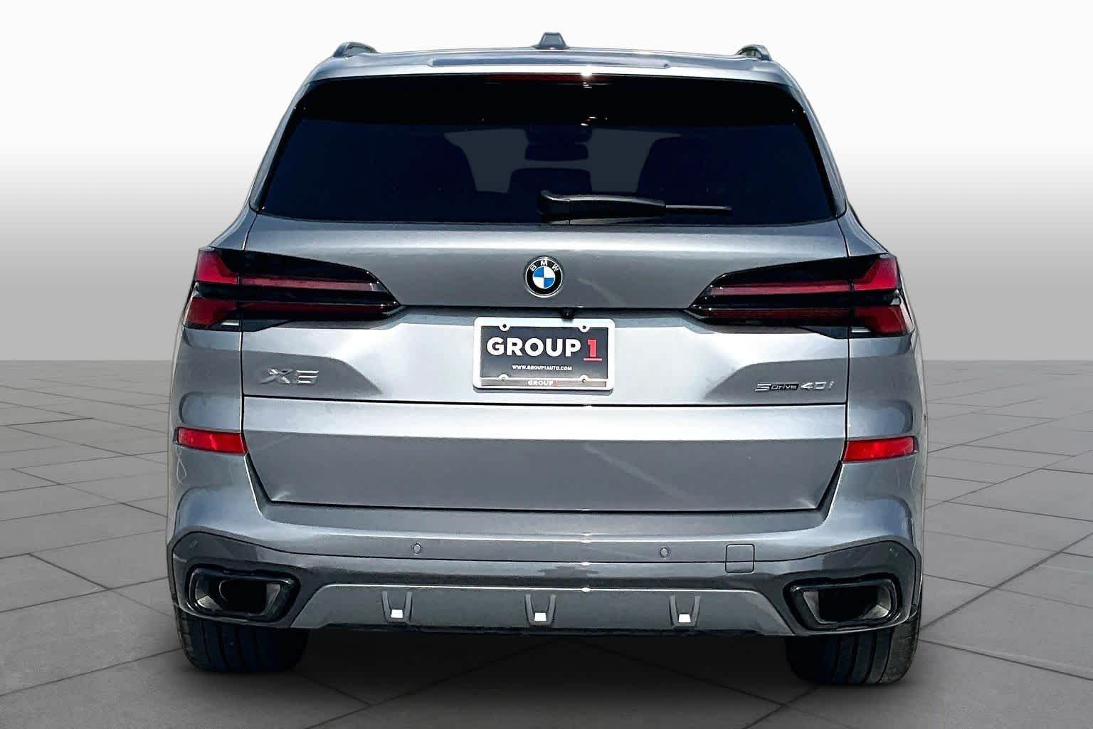 Used 2026 Skyscraper Grey Metallic BMW sDrive40i image 5