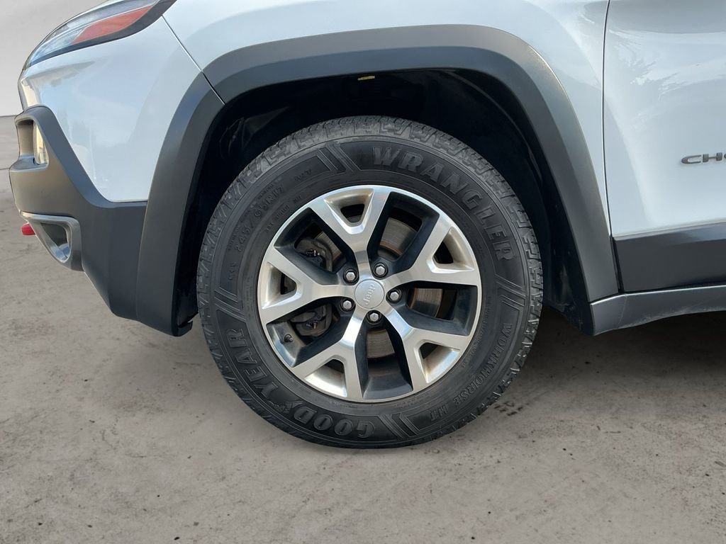 Used 2018 White Jeep Trailhawk image 9